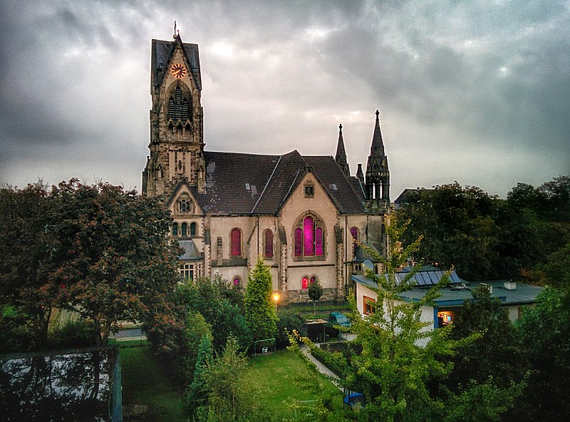 File:Lutherkirche, Krefeld (15339150956).jpg