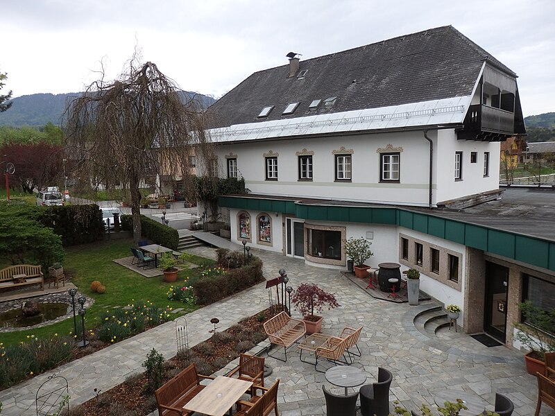 File:Mühlbach im Rosental, Landhotel Rosentaler Hof (1).jpg