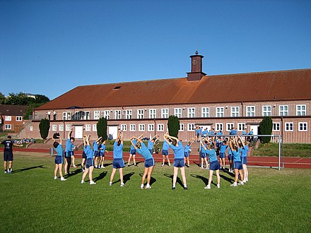 Что есть в немецких школах. Основная школа. Hauptschule. В Германии. Основная школа школа в Германии. Средняя старшая школа в Германии. Частные германские школы.