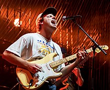 Mac DeMarco tampil di Austin, Texas (2017-10-01) (23867869857).jpg