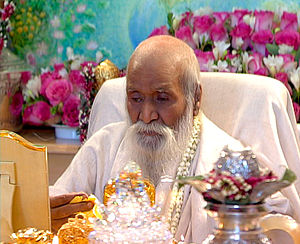 MaharishiMaheshYogi-01.jpg