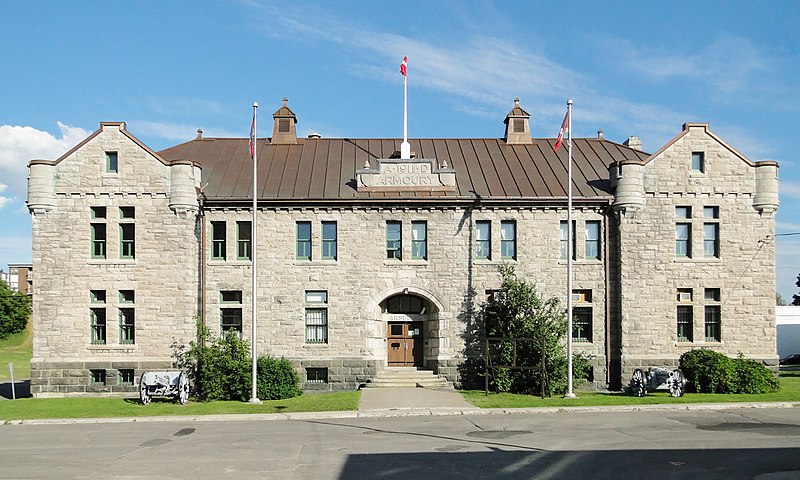 File:Manège militaire de Lévis 01.jpg