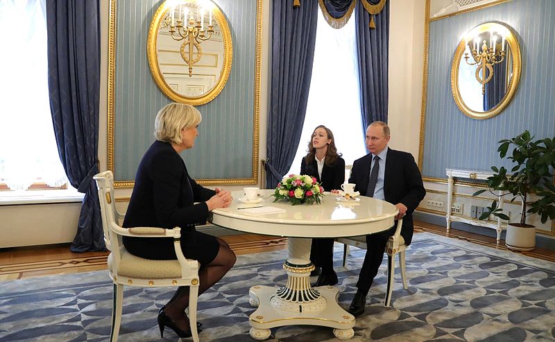 Datei:Marine Le Pen and Vladimir Putin (2017-03-24) 02.jpg