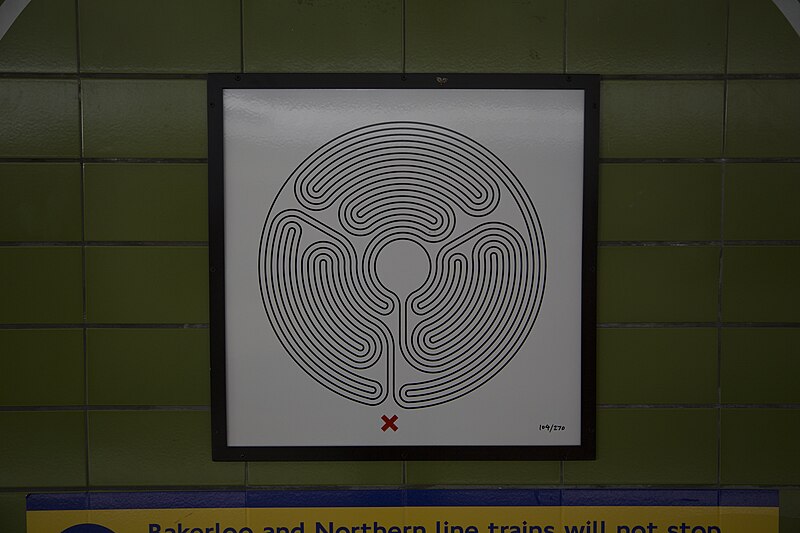 File:Mark Wallinger Labyrinth 104 - Sloane Square.jpg