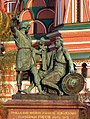 Pozjarskij og Minin-monumentet foran Vasilijkatedralen i Moskva.