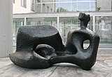 Reclining Figure von Henry Moore (Bild 2010)