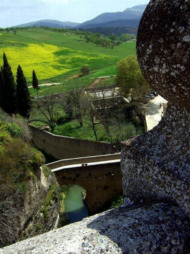 File:Moorish_bridge_in_the_town_of_ronda,_spain.jpg