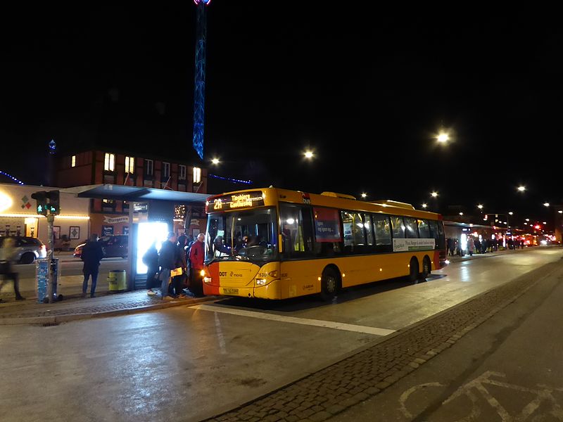 File:Movia bus line 2A at Københavns Hovedbanegård.jpg