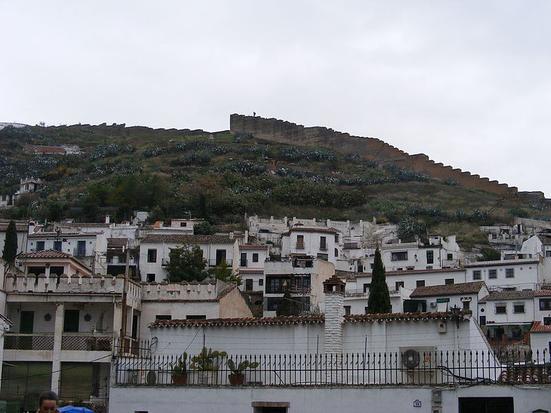 File:Murallas del Albaicin.jpg