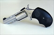 North American Arms Black Widow model NAA-BW-M para o .22 Magnum.