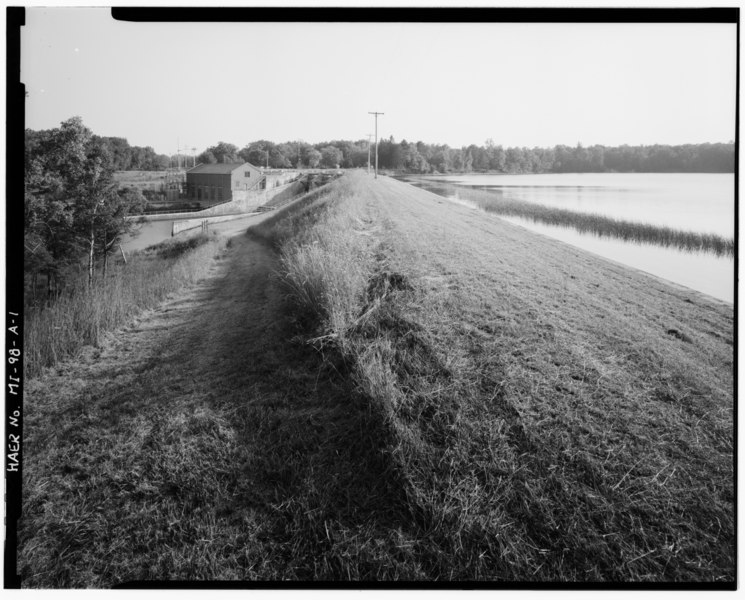 File:NORTH EMBANKMENT IN FOREGROUND, WITH (L-R) SUBSTATION (MI-98-D), POWERHOUSE (MI-98-C), AND COOKE DAM POND IN BACKGROUND. VIEW TO SOUTH - Cooke Hydroelectric Plant, North HAER MICH,35-OSCO.V,1A-1.tif