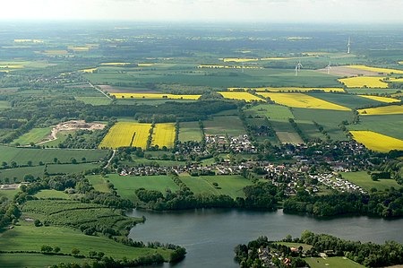 Neversdorf mit See