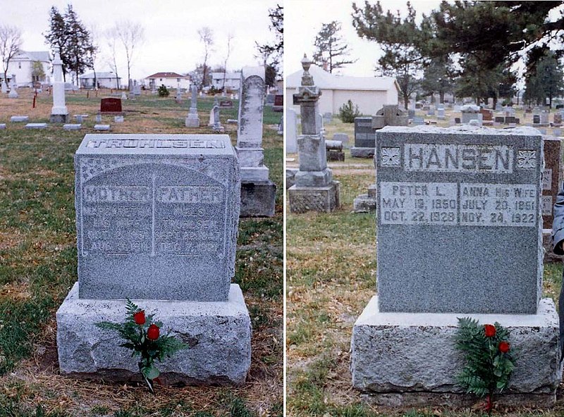 File:Niels Truhlsen & Anna Hansen graves Blair NE 1988.jpg