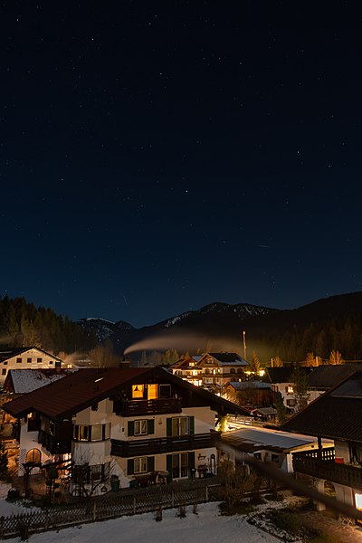 File:Night in Klais.jpg