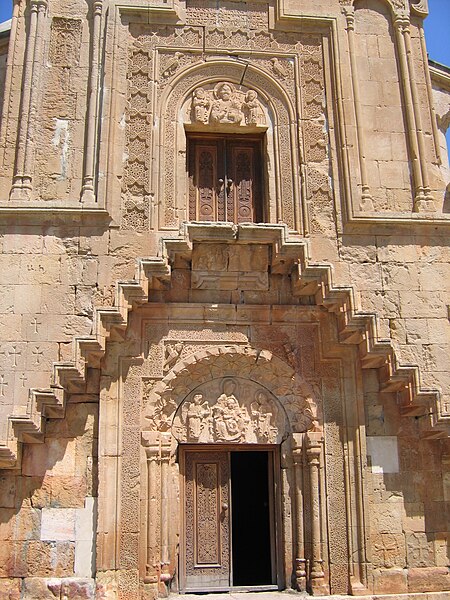 File:Noravank-astvatsatin-facade-details-IMG 2037.JPG