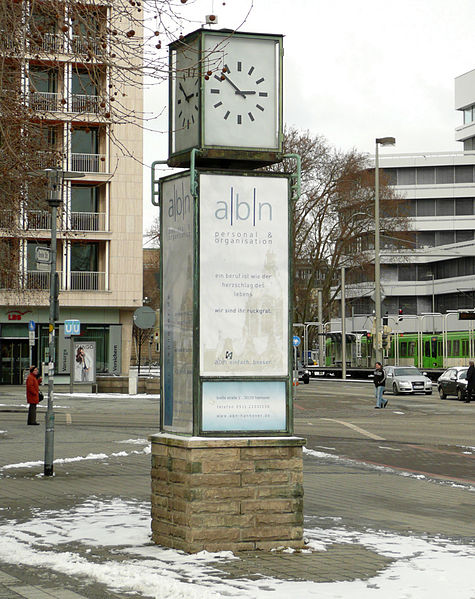 File:Normaluhr Hannover Aegi.jpg