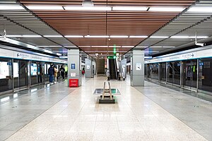 Northbound platform of DXL Xingong Station (20220102153718).jpg