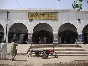 Stazione ferroviaria di Okara - panoramio.jpg