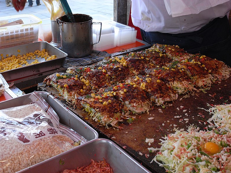 File:Okonomiyaki by maaco in Mishima Taisha, Shizuoka.jpg