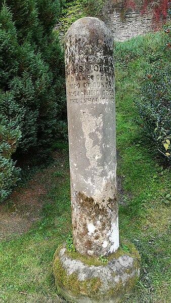 File:Old Bleaching Green Monument.jpg