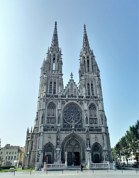 File:Oostende, Sint Petrus en Paulus (Außenansicht) (1).jpg