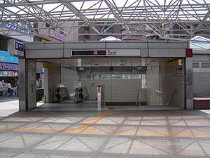 Osaka Subway Nakamozu Station.jpg
