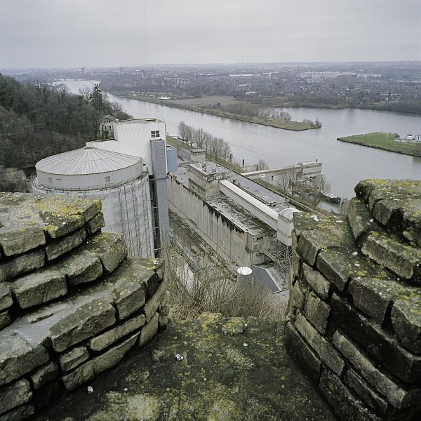 File:Overzicht ENCI terrein, vanaf de berg bij hoeve de Lichtenberg - Maastricht - 20383018 - RCE.jpg