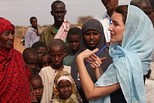 Oxfam Ambassador Davis visits Dadaab refugee camp in Kenya