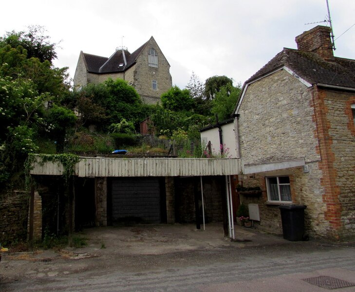 File:Oxford Street building above Brook Hill, Woodstock - geograph.org.uk - 4536399.jpg