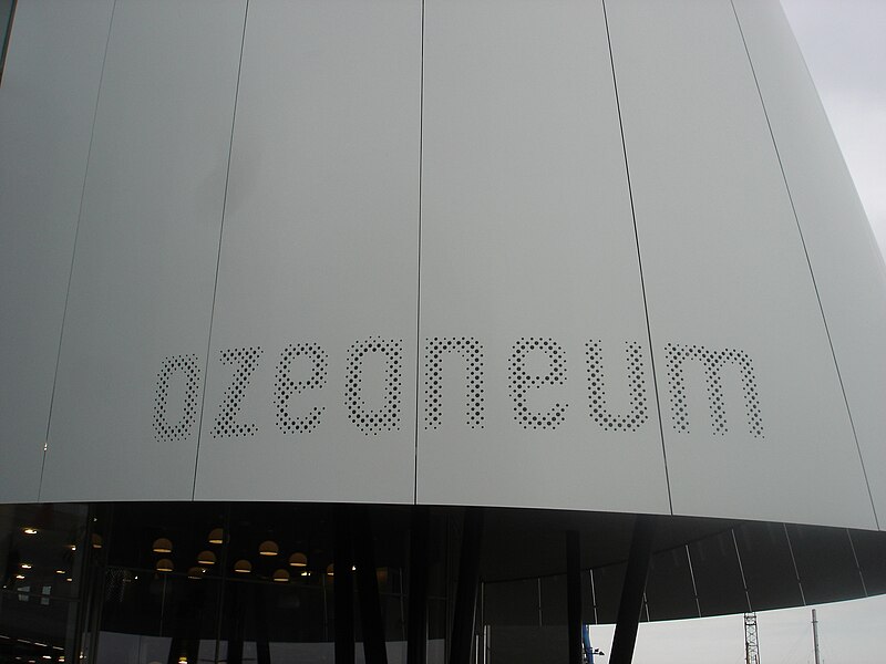 File:Ozeaneum Stralsund.jpg