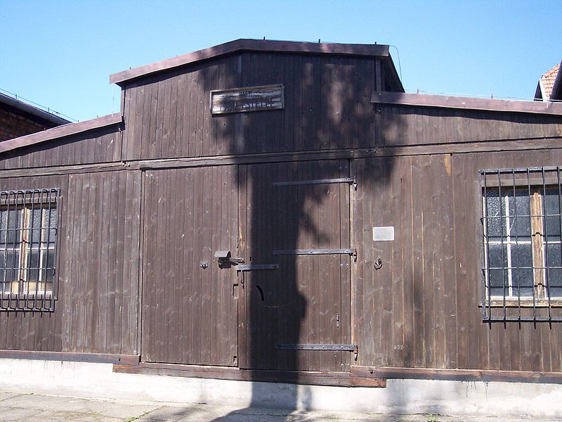 File:Packet office in Auschwitz I.jpg