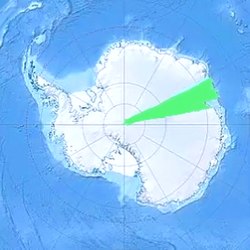  पाक सिंधिया आइसलैंड  (हरा भरा) की अवस्थिति अंटार्कटिका  (धूसर) में