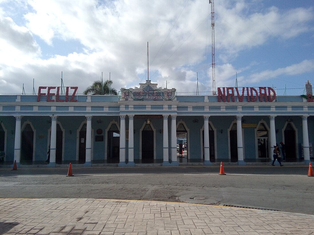 File:Palacio Municipal de Hunucmá.jpg