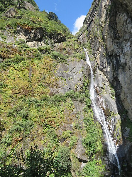 File:Paro Taktsang, Taktsang Palphug Monastery, Tiger's Nest -views from the trekking path- during LGFC - Bhutan 2019 (135).jpg