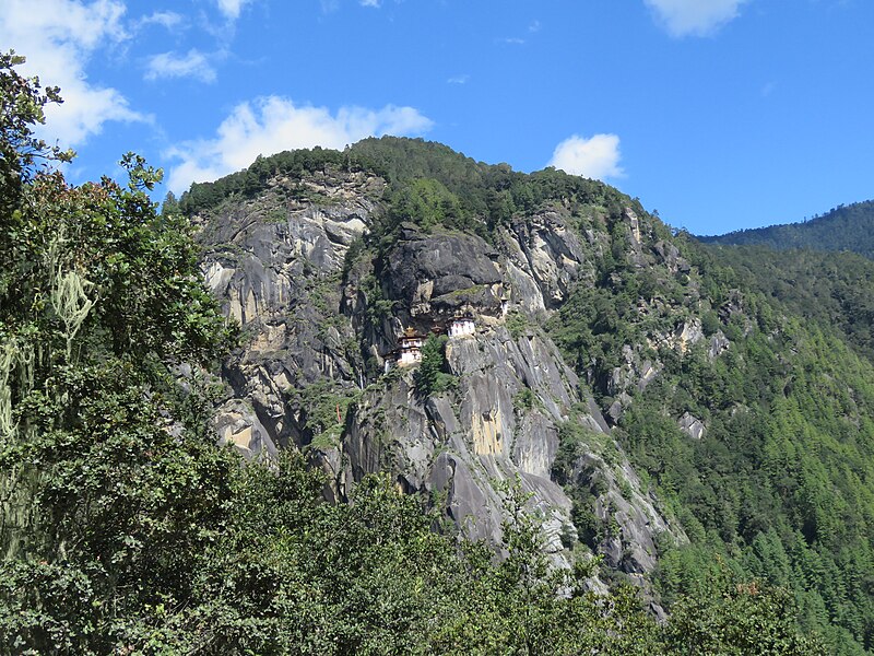 File:Paro Taktsang, Taktsang Palphug Monastery, Tiger's Nest -views from the trekking path- during LGFC - Bhutan 2019 (279).jpg