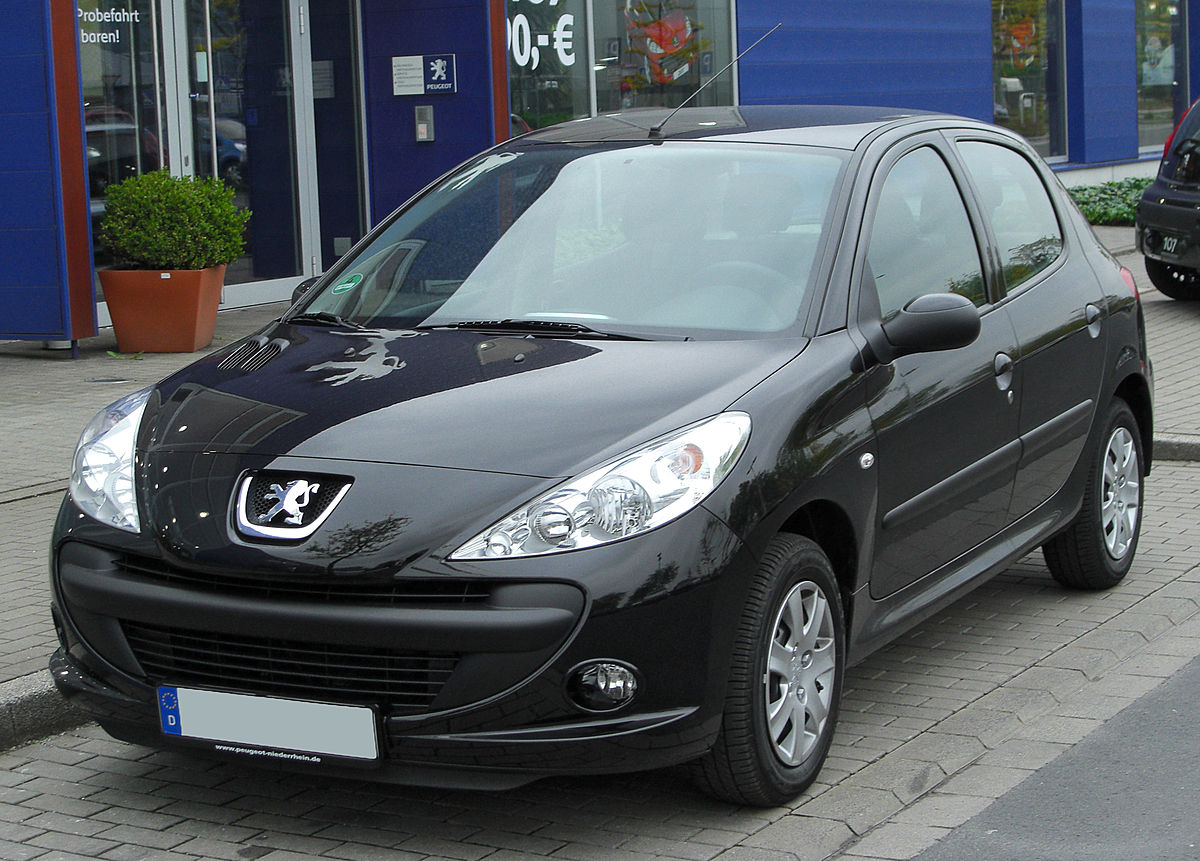 https://upload.wikimedia.org/wikipedia/commons/thumb/8/84/Peugeot_206%2B_front_20100513.jpg/1200px-Peugeot_206%2B_front_20100513.jpg