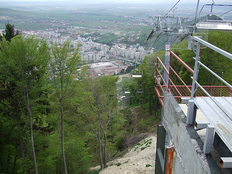File:Piatra Neamt - Top Of Mt. Cozla 7 (Teleski & Darmanesti).JPG