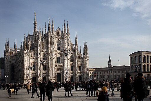 Piazza del Duomo, Milano, veduta generale con a destra il Museo del Novecento