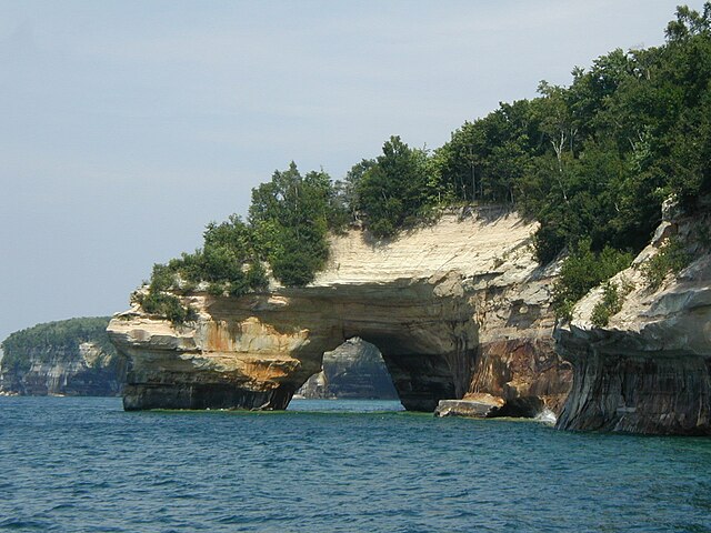 Image: Pictured Rocks National Lakeshore arch