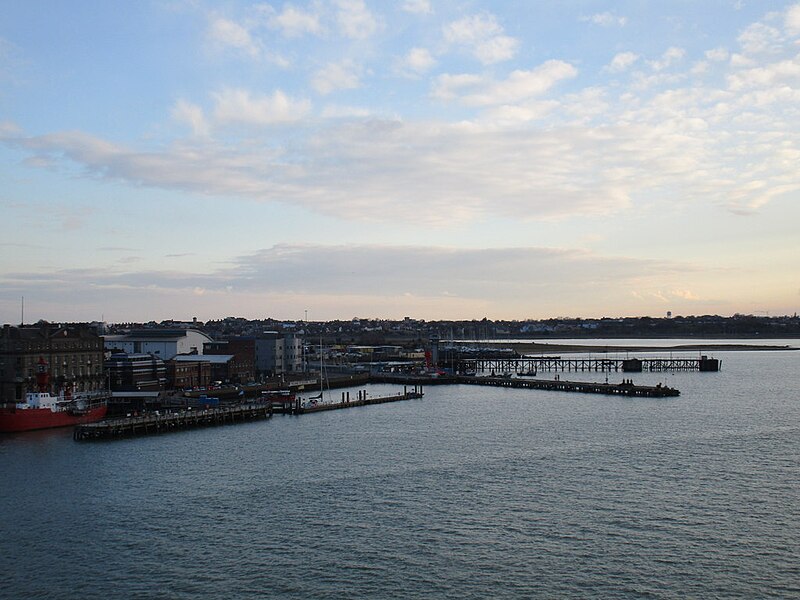 File:Piers at Harwich - geograph.org.uk - 4910842.jpg