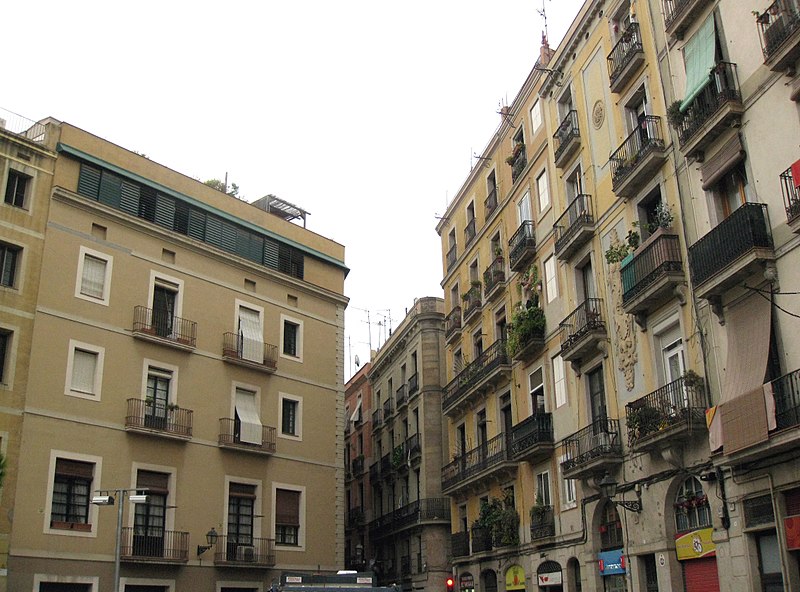 File:Plaça George Orwell, façanes.jpg