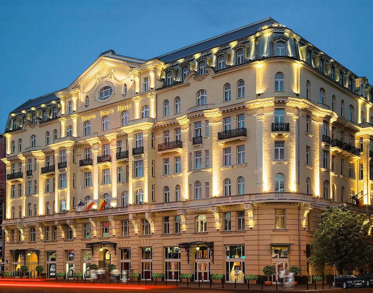 Polonia Palace Hotel fasada.jpg