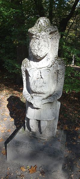 File:Polovtsi statue in Nieborów, Poland.JPG