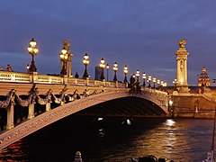 Фото мостов парижа. Мост Александра III (Pont Alexandre III). Александровский мост в Париже. Мост Александра третьего в Париже. Мост Александра 3 в Санкт-Петербурге.