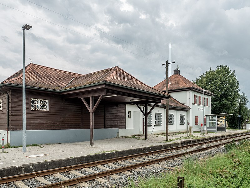File:Pretzfeld-train-staion-7313136.jpg
