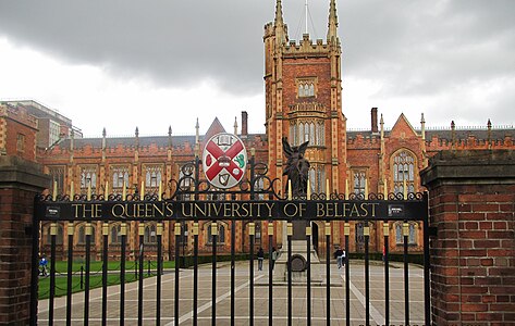 Queen's University Belfast by Paride.jpg