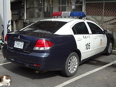 Rear view of the post-facelift Taiwanese market Galant Grunder serving as a police cruiser
