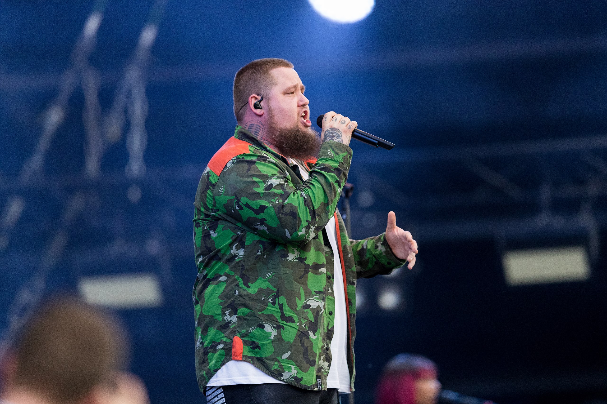 File:Rag'n'Bone Man - 2017153195952 2017-06-02 Rock am Ring - Sven - 1D X  II - 0774 - B70I6693 (cropped).jpg - Wikimedia Commons