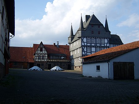 Rauischholzhausen Gutshof von Sueden