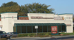 A typical Bakers Square restaurant in Redwood City, California, c. 2005 (since closed and replaced by an In-N-Out) Redwood City Bakers Square.jpg